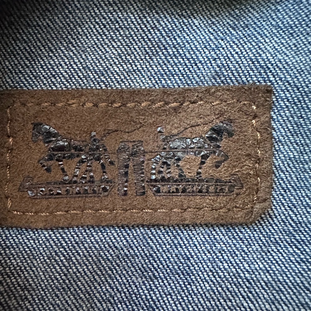 Levi's American Flag Embellished Jean Jacket. Patriotic July 4 statement - Picture 11 of 12